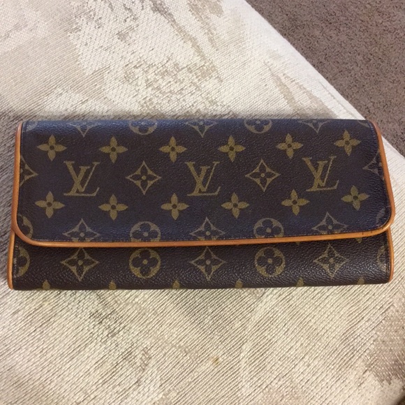 Louis Vuitton Handbags - Authentic Louis Vuitton LV Pochette Twin Clutch